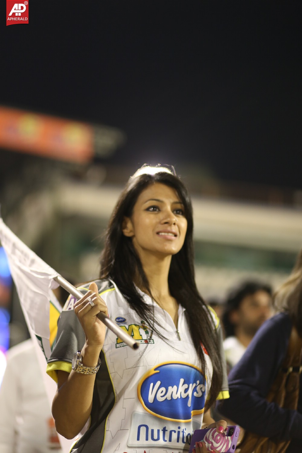 Karnataka Bulldozers Vs Mumbai Heroes Match